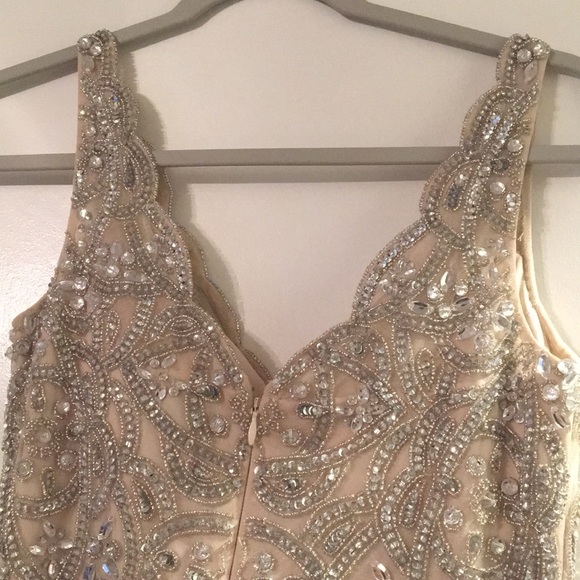 Fancy gown - Picture 5 of 8